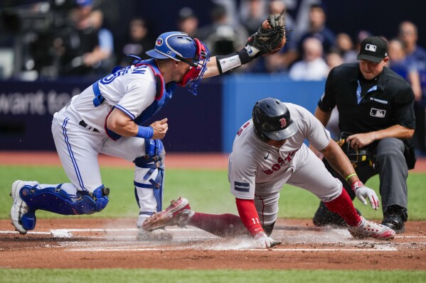 Chapman s 9th inning double lifts Blue Jays over Red Sox 3 2 for 3